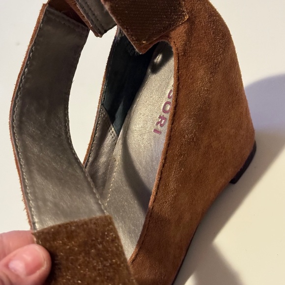 Tesori Suede Wedge 7.5 - Picture 5 of 10